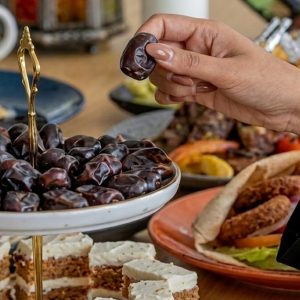 Breakfast Buffet + Free-flowing Juices For 1, 2 Or 4 Adults Or 1 Child Men's Shop Online at Special Price from Dubai Shopping City